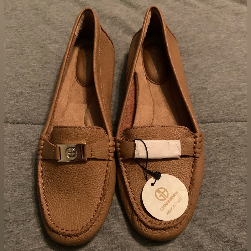 GIANNI BINI TAN LEATHER FLATS WITH MEMORY FOAM INSOLES - SIZE 8 - NWT!